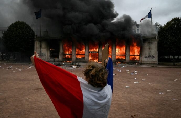 ‘France, truly, is on the brink’ and just days away from a make-or-break moment in its debt crisis, analyst warns, as protests turn into riots | Fortune