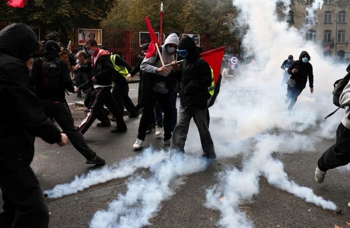 French Government Calls Emergency Meetings With Platforms Over Protests