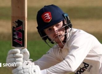 George Bell: Essex sign wicketkeeper from Lancashire