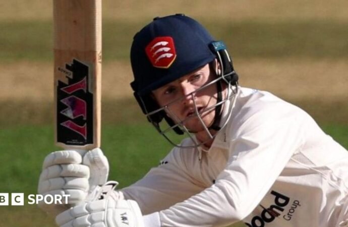 George Bell: Essex sign wicketkeeper from Lancashire
