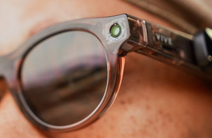 HTC Made Smart Glasses That Are Way More Private