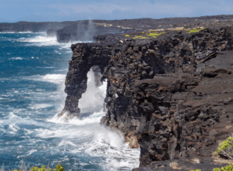 Hawaii’s 550-year-old Hōlei Sea Arch collapses into the ocean