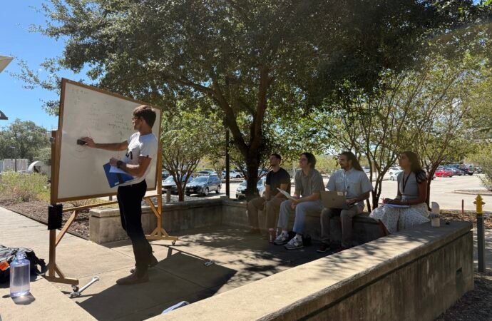 How a Johnson Mentor Shapes the Next Generation of NASA Talent – NASA