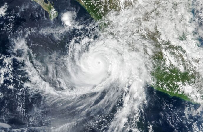 Hurricane Simon Lurks Off the Mexican Coast – NASA Science