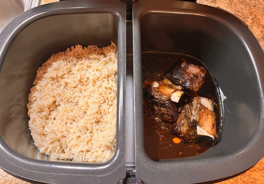 Rice and short ribs in a slow cooker