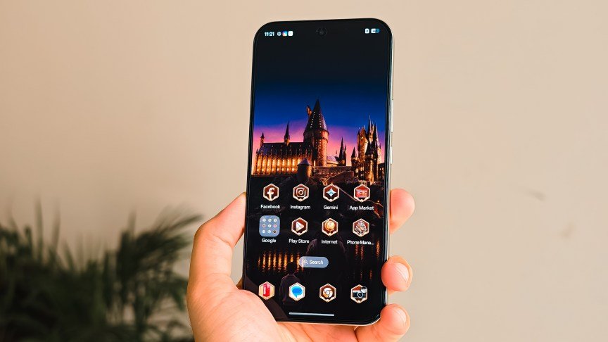 Realme 16 Pro 5G Harry Potter Edition display.