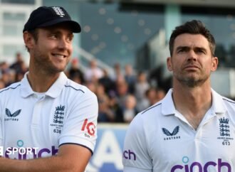 James Anderson: Lancashire treatment of ex-England bowler ‘disrespectful’, says Stuart Broad