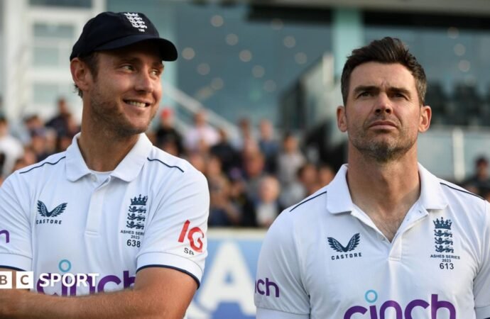 James Anderson: Lancashire treatment of ex-England bowler ‘disrespectful’, says Stuart Broad