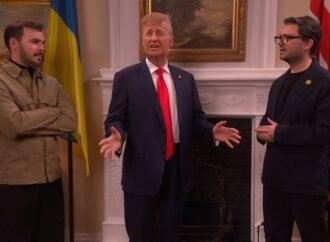 James Austin Johnson’s Trump Stops by ‘SNL U.K.’ for Meeting With Burnham and Zelenskyy: ‘You Don’t Have One Guy Who Can Play Trump?’