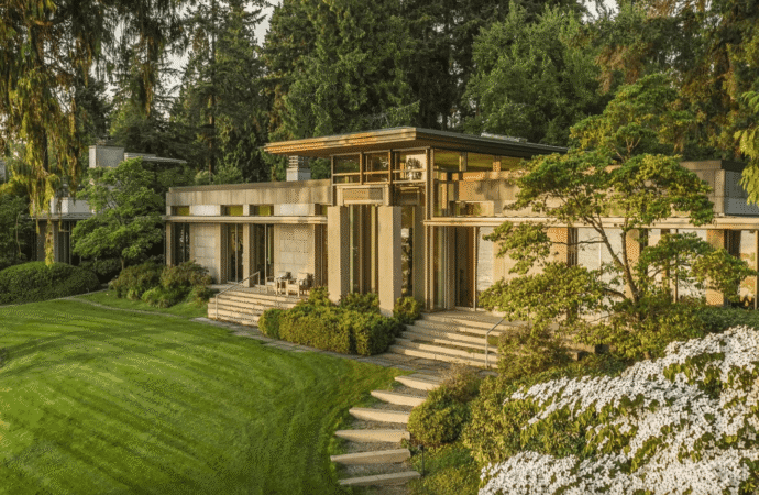 Jeff Bezos sold his Seattle mansion for a record $63 million before Washington passed a millionaires tax—he now lives in a $237 million Miami compound | Fortune