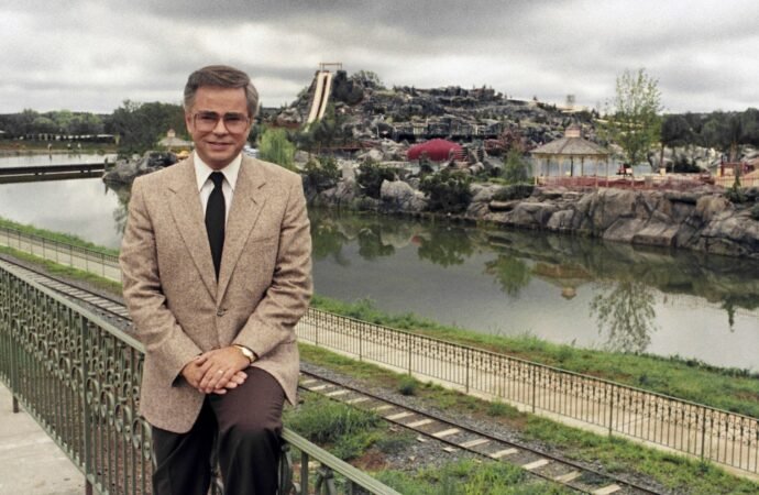 Jim Bakker, who built ‘PTL Club’ televangelism empire, has died at 86