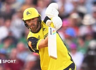 Joe Weatherley: Hampshire batter signs new deal to 2028