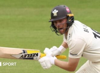 Josh Blake: Leicestershire sign wicketkeeper from Surrey