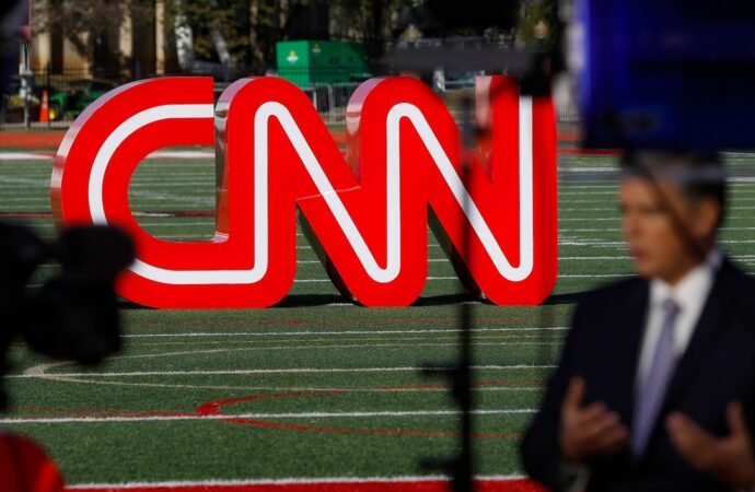 Judge extends order blocking Trump from banning CNN, MS NOW and Politico reporters from White House