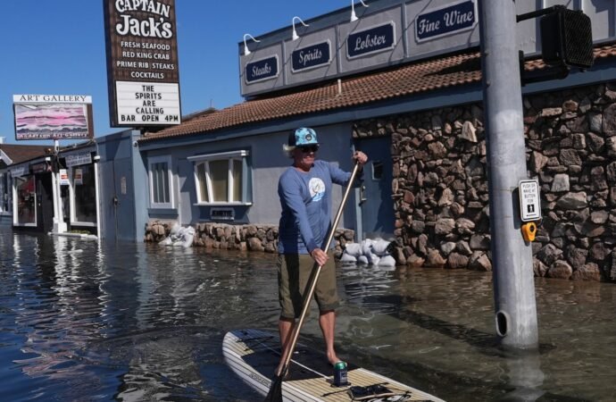 King tides inundate streets and flood homes and businesses along both US coasts
