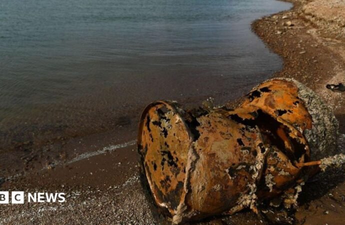 Las Vegas police ID remains of man found in barrel in Lake Mead