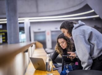 LinkedIn is piloting a school to teach workers how to become their own bosses–no degree required | Fortune