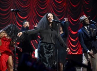 Mark Ronson, Jessie Reyez, Jorja Smith and More Celebrate Amy Winehouse for the Musical Genius She Was at ‘Back to Black’ 20th Anniversary Show: Concert Review