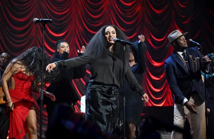 Mark Ronson, Jessie Reyez, Jorja Smith and More Celebrate Amy Winehouse for the Musical Genius She Was at ‘Back to Black’ 20th Anniversary Show: Concert Review