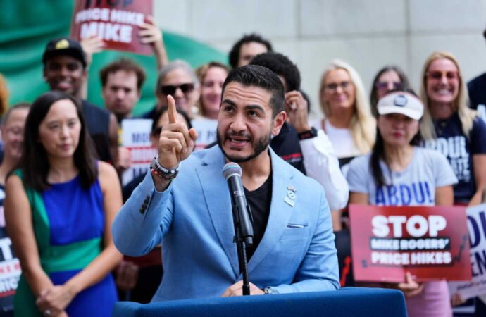 ‘Medicare for All’ message attracts midterm voters buckling under medical bills