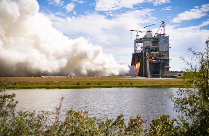 NASA Conducts RS-25 Engine Test in Support of Future Artemis Missions – NASA