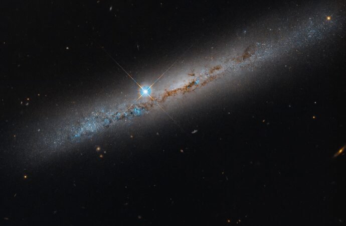 NASA’s Hubble Spies Spiral’s Edge – NASA Science