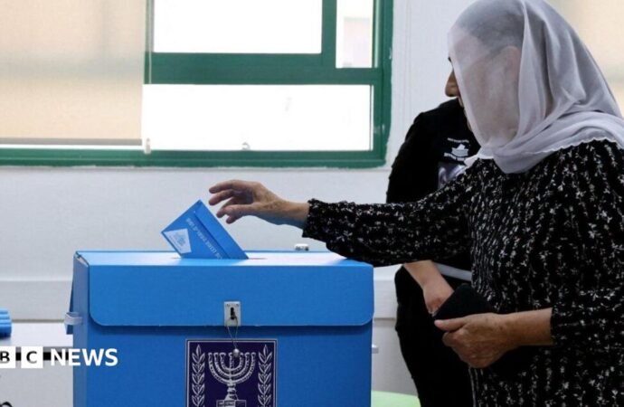 Netanyahu and Eisenkot face difficult paths to power as neither set to win majority