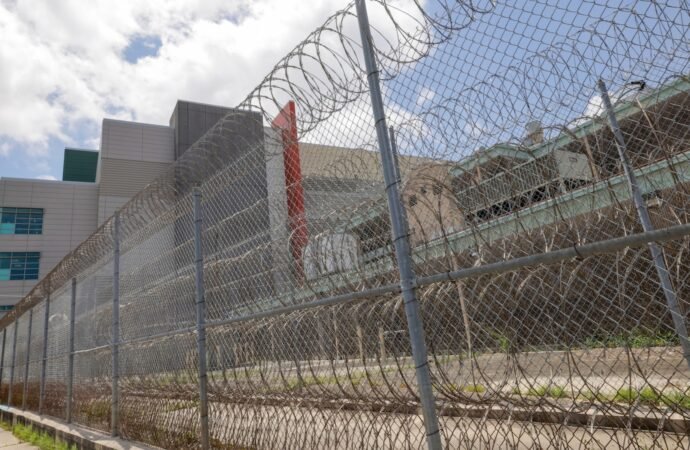 New Orleans jail worker gets 2.5 years in prison for enabling brazen 10-inmate escape