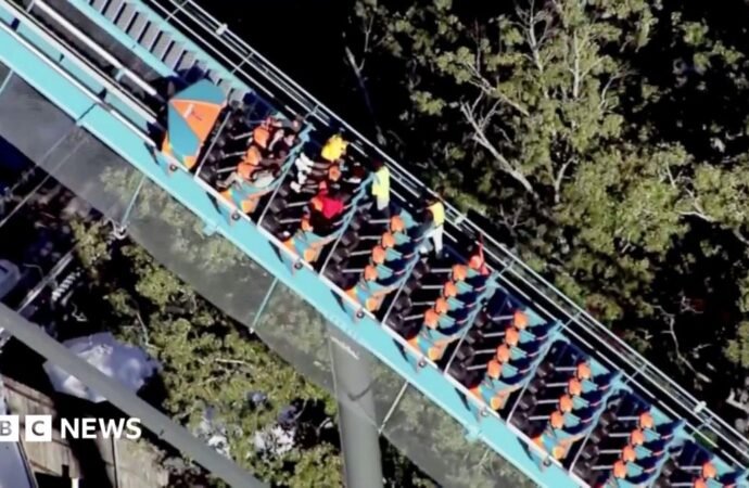 One dead, several others hurt on Six Flags rollercoaster in Georgia