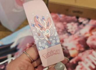 REVIEW: Razer Kraken V4 X Sylveon Edition – Dreamy soft hues and subtle Pokémon magic for your desk