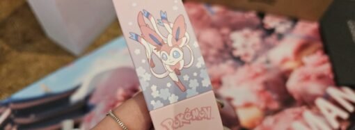 REVIEW: Razer Kraken V4 X Sylveon Edition – Dreamy soft hues and subtle Pokémon magic for your desk