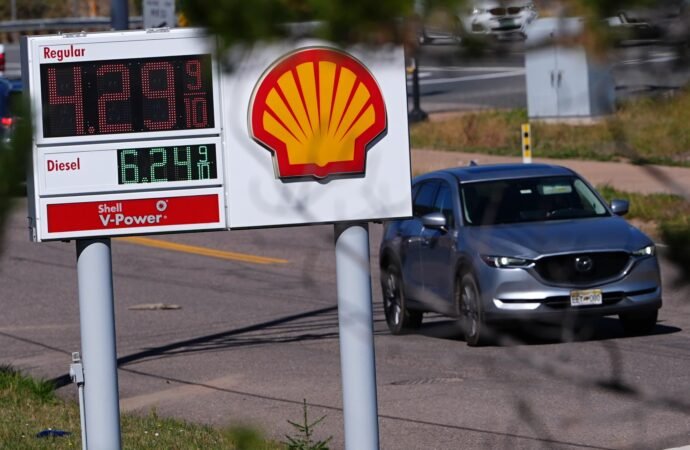 Russia’s deal to supply the U.S. with diesel is unlikely to ease pain at the pump, experts say. ‘It’s kind of shuffling deck chairs on the Titanic’ | Fortune