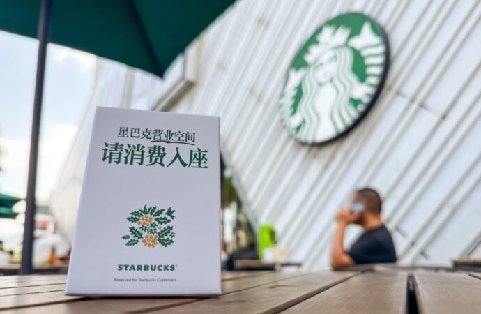 Starbucks China just ended free seating at 8,000 stores | Fortune