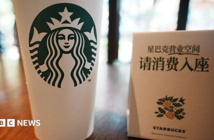 Starbucks China requires purchase before customers sit in its stores