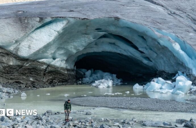 Swiss glaciers suffer ‘disastrous’ year of ice loss