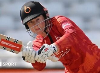 Tammy Beaumont: Ex-England batter signs new deal with The Blaze