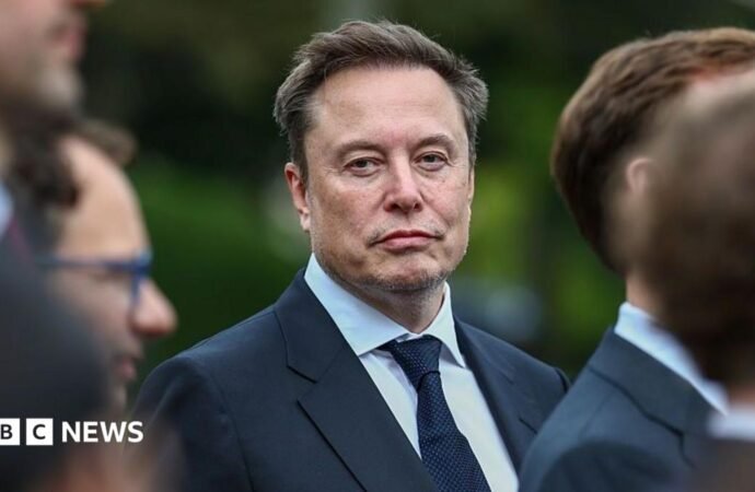 Tesla and SpaceX: Why does Elon Musk want to merge the companies?