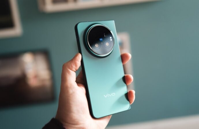 The Beautiful Blue Is My Favorite Thing About Vivo’s Foldable X Fold 6 – CNET