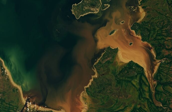 The Beaver Brown Waters of Rupert Bay  – NASA Science