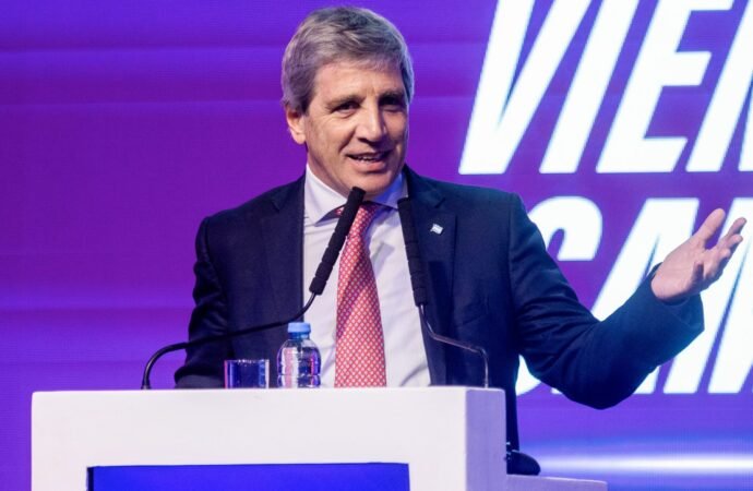 The ‘golden passport’: Argentina to offer citizenship for foreigners that make a $350,000 contribution to its treasury—or invest $800,000 in its bonds | Fortune
