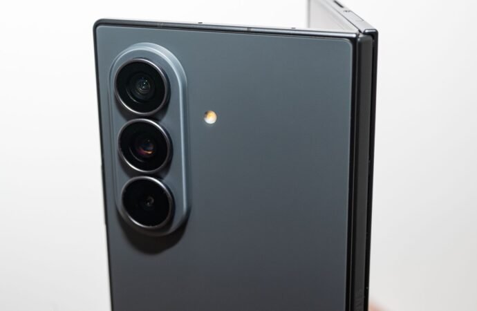 The iPhone Duo Has Plenty of Competition. These Are the 6 Best Folding Phones Out There