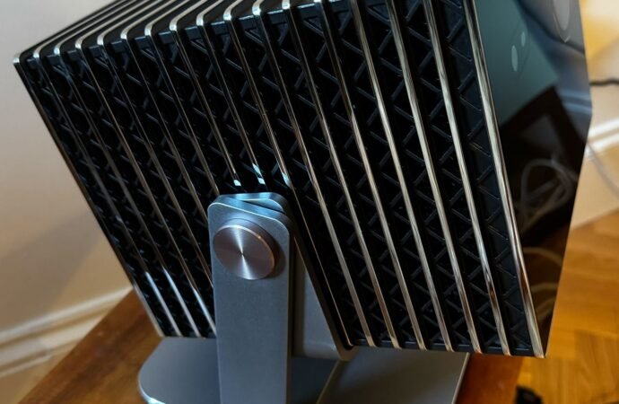 This Serious Home Projector Lets Cinephiles Make All the Adjustments They Could Want