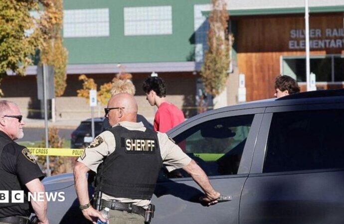 Three children and teacher killed by 16-year-old at Oregon primary school