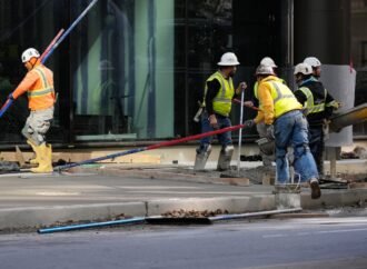 US jobless claims fell to 194,000 last week, lowest since July