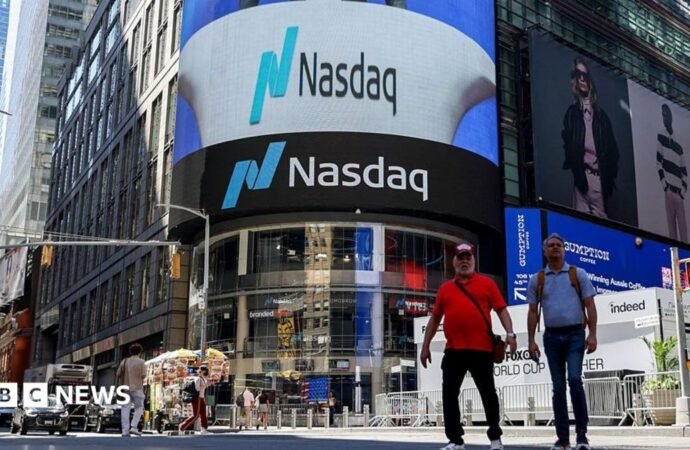 US tech stocks see sharp falls over AI cost fears