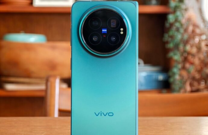 Vivo’s X Fold 6 accidentally feels like a throwback