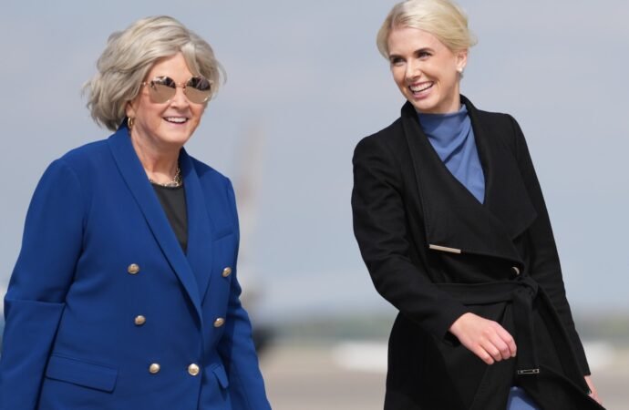 Who’s on Air Force One? Trump’s midterms entourage includes strategists, aides and aging athletes
