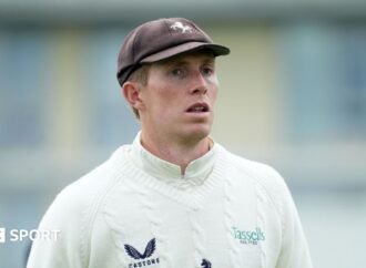 Zak Crawley signs new Kent contract after losing England deal