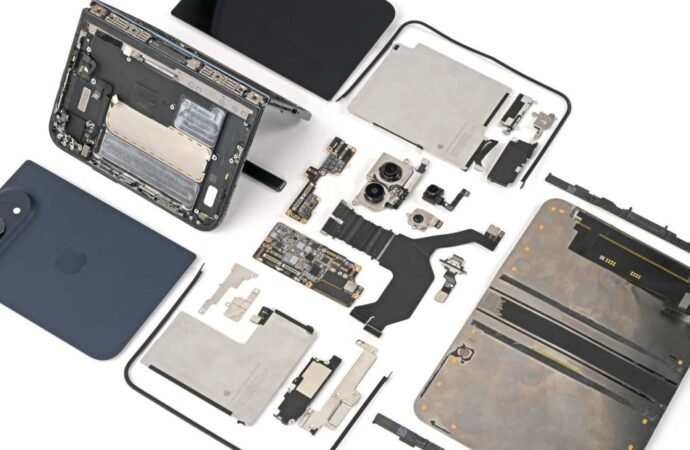 iFixit’s look inside the iPhone Duo may explain those broken screens and hinges