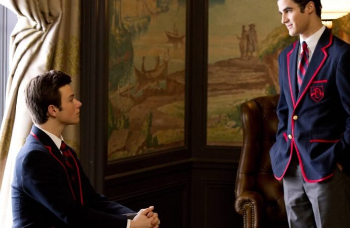 ‘Glee’ Reunion: Chris Colfer Joins Darren Criss Onstage to Perform ‘Baby It’s Cold Outside’ During London Concert